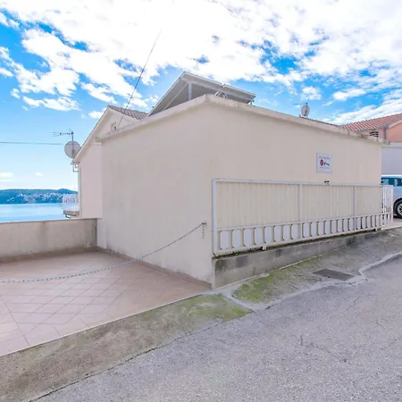 Golden Blue Sea Apartman